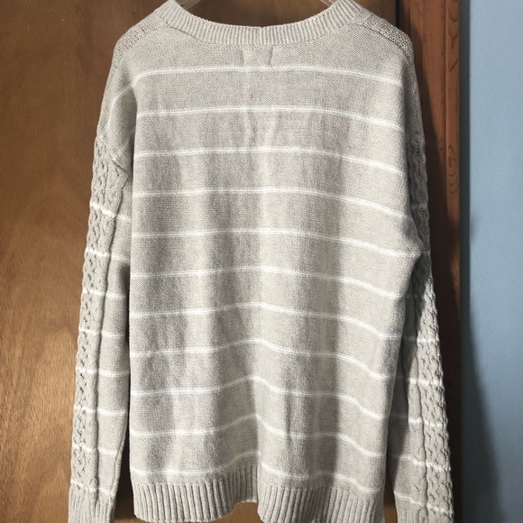 Women’s old navy sweater - Picture 3 of 3